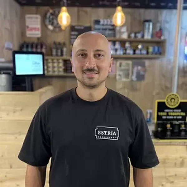 Can, barber bij Estria Barbershop
