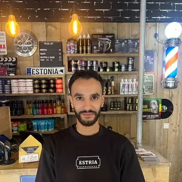 Mohamed, barber bij Estria Barbershop
